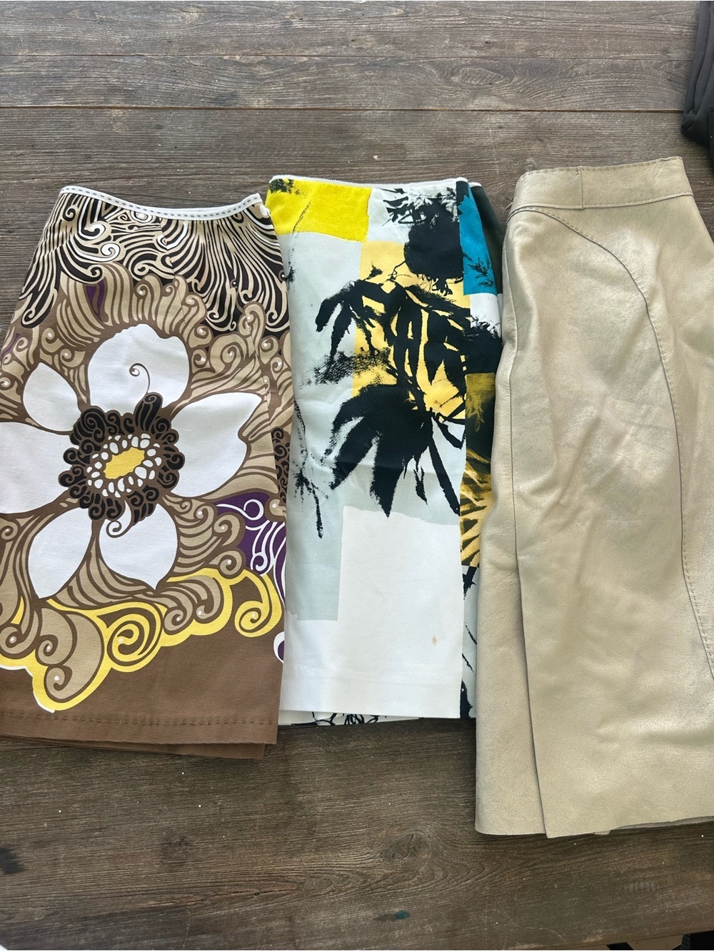 Elie Tahari Women’s Skirt Lot of 3 Suede Metallic,Printed Pencil Skirts Size 12